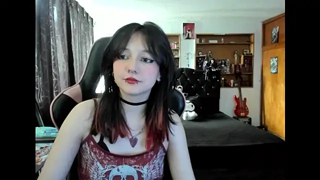 Maki Zein  online show from 11/26/25, 02:28