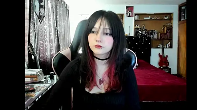 Maki Zein  online show from 04/07/26, 08:43