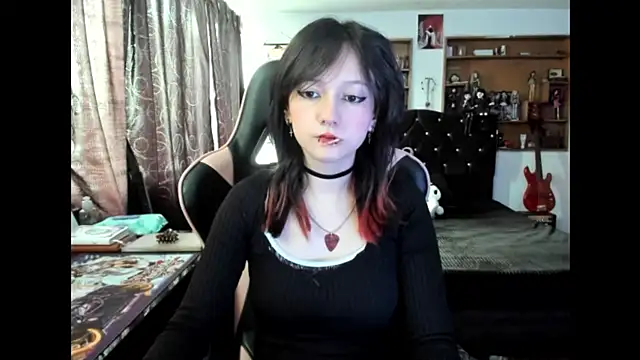 Maki Zein  online show from 11/11/25, 04:13