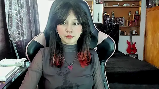 Maki Zein  online show from 12/17/25, 06:57