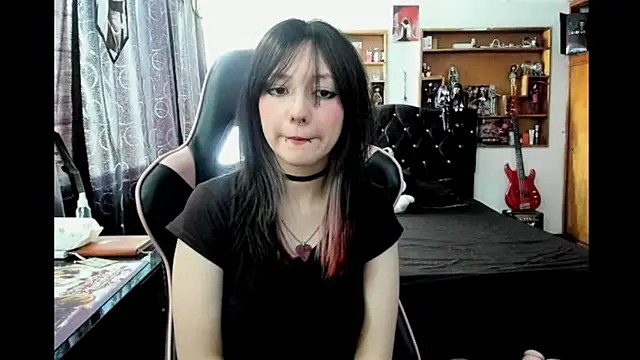 Maki Zein  online show from 01/18/26, 07:06