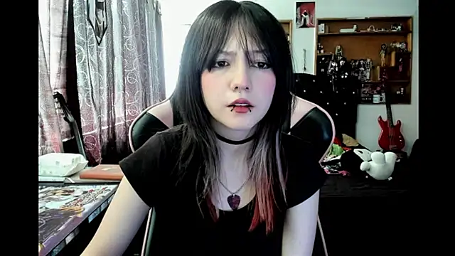 Maki Zein  online show from 01/17/26, 04:43