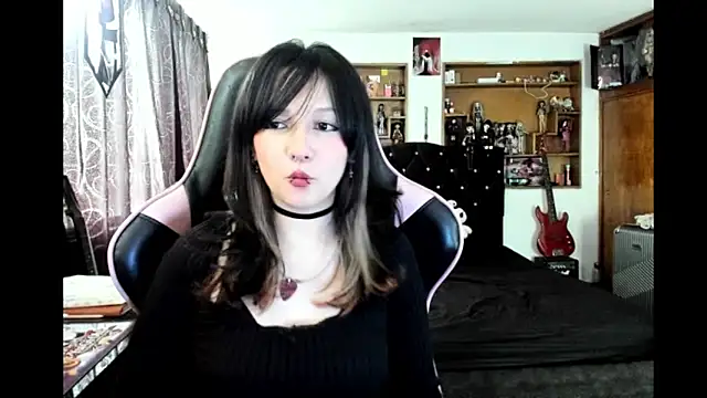 Maki Zein  online show from 02/05/26, 07:53