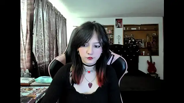 Maki Zein  online show from 11/20/25, 05:46