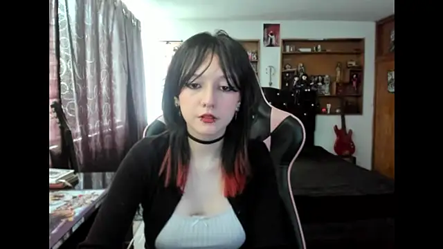 Maki Zein  online show from 10/30/25, 03:20