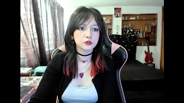 Maki Zein  online show from 11/14/25, 05:49