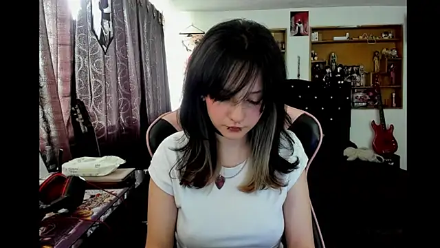 Maki Zein  online show from 02/04/26, 08:04