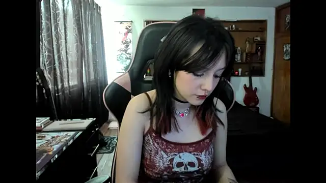 Maki Zein  online show from 10/28/25, 08:08