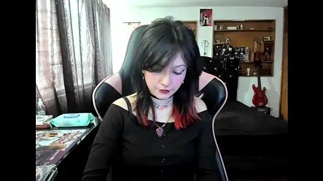 Maki Zein  online show from 11/13/25, 05:39