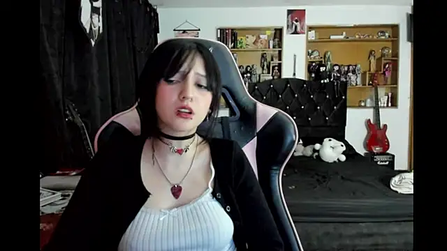 Maki Zein  online show from 03/13/26, 01:21