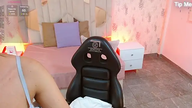 MARIANA TAY1 online show from 10/23/25, 03:05