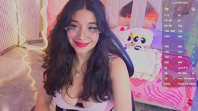 Snapshot of MARIANA_TAY1 chatting on 06/17/26, 05:40 MARIANA TAY1 online show from 06/17/26, 05:40