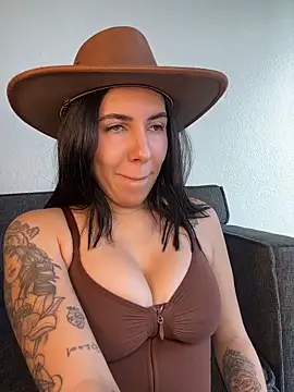 Lolathebaddie online show from 11/14/25, 05:05