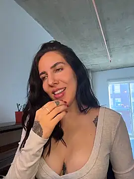 Lolathebaddie online show from 03/17/26, 04:21