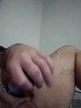 Snapshot of shyguy8569 chatting on 11/15/25, 07:12 shyguy8569 online show from 11/15/25, 07:12