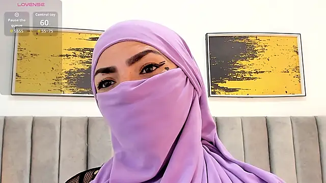 Snapshot of _naylaa_ chatting on 11/07/25, 04:06 naylaa online show from 11/07/25, 04:06