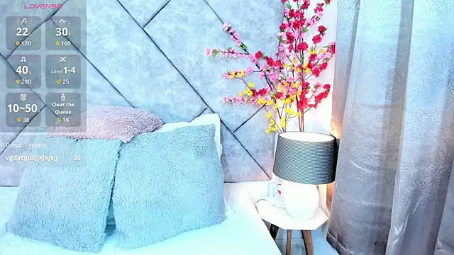  naylaa  online show from 04/17/26, 02:47