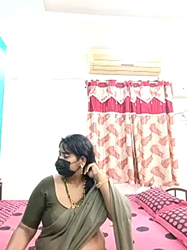 tamil-aunt online show from 11/18/25, 05:16