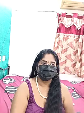 tamil-aunt online show from 11/06/25, 04:11