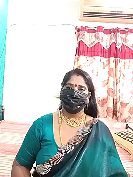 tamil-aunt online show from 11/13/25, 03:21