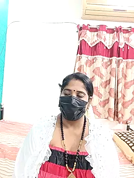 tamil-aunt online show from 11/13/25, 04:33