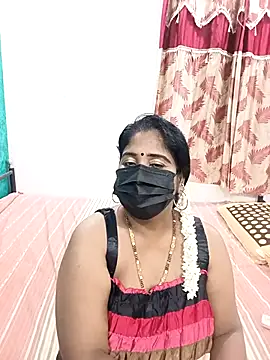 tamil-aunt online show from 10/15/25, 04:26