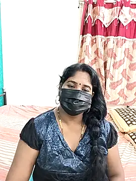 tamil-aunt online show from 10/19/25, 06:21