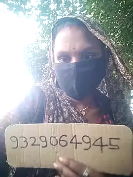 Snapshot of rasmi_powar chatting on 10/17/25, 09:12 rasmi powar online show from 10/17/25, 09:12