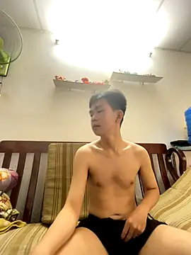 Snapshot of azn_typhoon00 chatting on 10/18/25, 04:03 azn typhoon00 online show from 10/18/25, 04:03