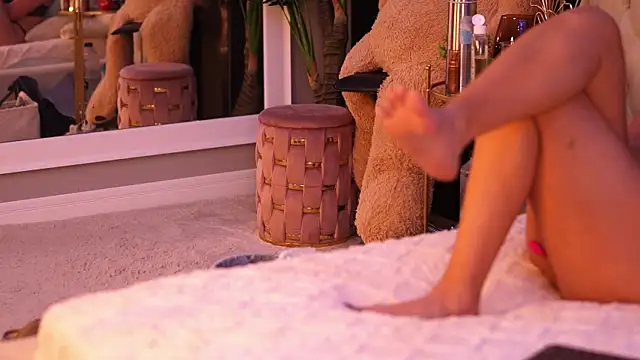 LuxenNoir online show from 10/29/25, 05:50