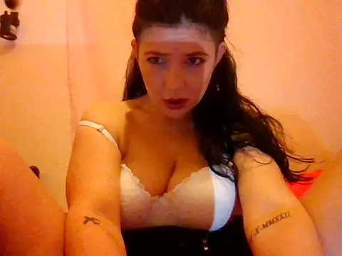 Snapshot of KASIADavis chatting on 10/20/25, 07:42 KASIADavis online show from 10/20/25, 07:42