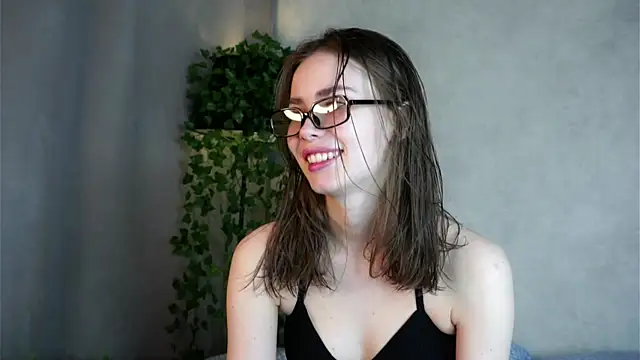Snapshot of MonetLeitman chatting on 04/25/26, 01:19 MonetLeitman online show from 04/25/26, 01:19
