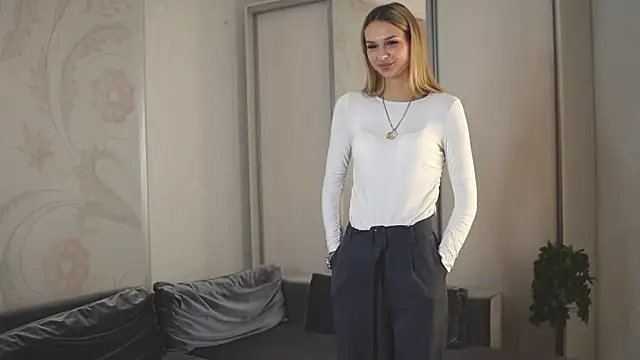 Velvessence online show from 11/10/25, 11:37