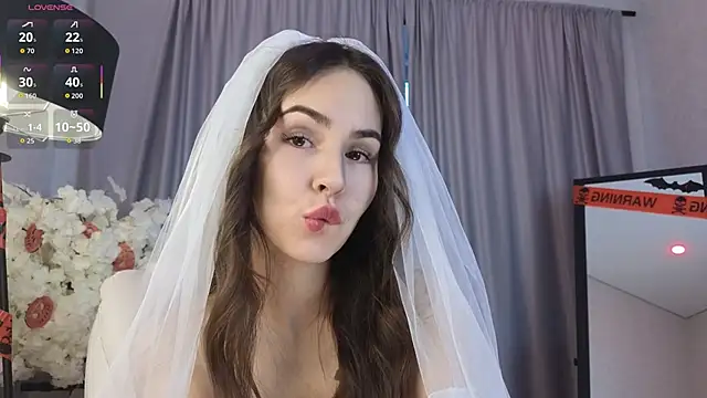 LionKierra online show from 10/31/25, 04:09