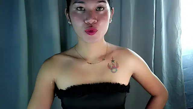 Snapshot of Sephine_2121 chatting on 10/13/25, 02:46 Sephine 2121 online show from 10/13/25, 02:46