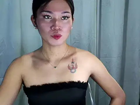Snapshot of Sephine_2121 chatting on 10/19/25, 02:14 Sephine 2121 online show from 10/19/25, 02:14