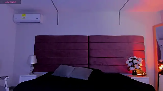 Snapshot of LittleVaale chatting on 12/05/25, 10:36 LittleVaale online show from 12/05/25, 10:36