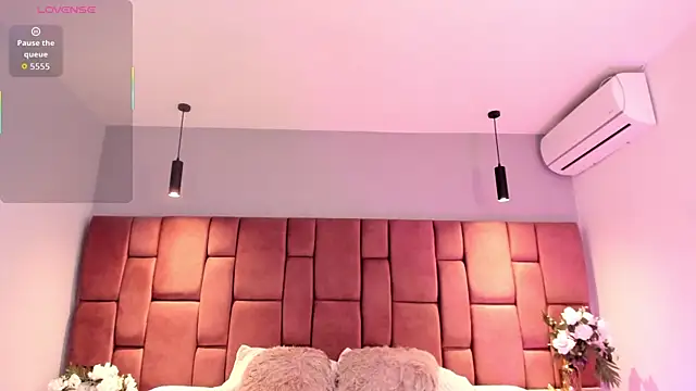 Snapshot of LittleVaale chatting on 11/07/25, 11:26 LittleVaale online show from 11/07/25, 11:26