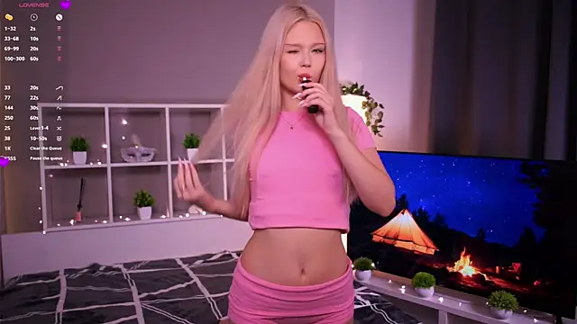 KaryTasch online show from 11/21/25, 09:14