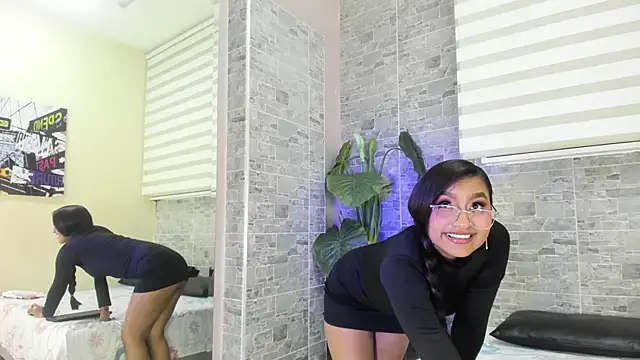 Snapshot of AmberBlazze chatting on 10/20/25, 12:06 AmberBlazze online show from 10/20/25, 12:06