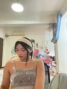 Snapshot of lan-xinh1 chatting on 12/15/25, 05:46 lan-xinh1 online show from 12/15/25, 05:46