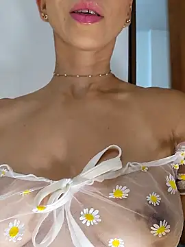 Snapshot of Alice_Barry chatting on 03/03/26, 12:06 Alice Barry online show from 03/03/26, 12:06