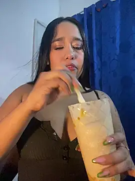 Snapshot of mis-violetha chatting on 06/25/26, 02:20 mis-violetha online show from 06/25/26, 02:20