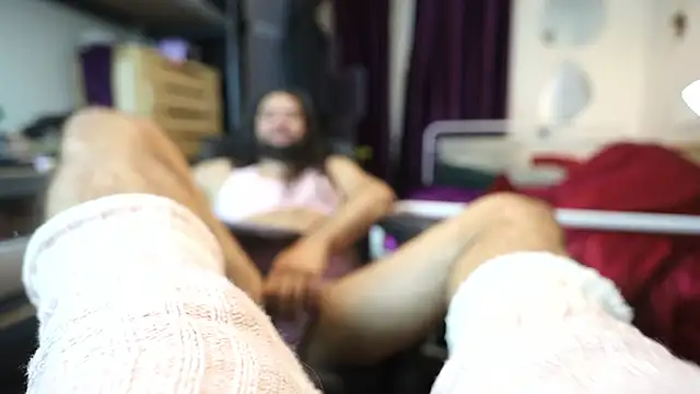 Snapshot of maddy_kinky chatting on 10/26/25, 12:38 maddy kinky online show from 10/26/25, 12:38