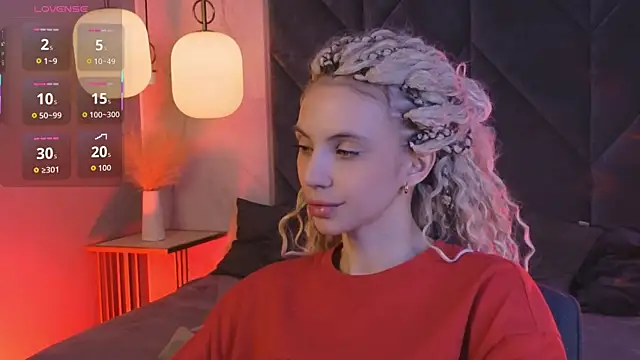 Snapshot of mia_silkk chatting on 12/15/25, 07:25 mia silkk online show from 12/15/25, 07:25