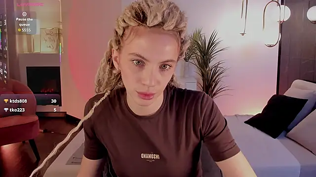 Snapshot of mia_silkk chatting on 10/23/25, 07:07 mia silkk online show from 10/23/25, 07:07