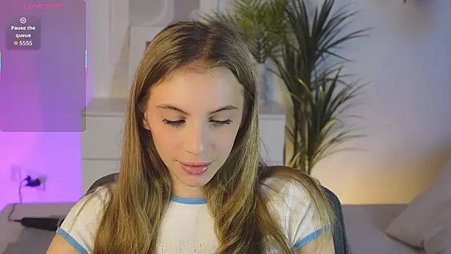 Snapshot of mia_silkk chatting on 11/12/25, 06:17 mia silkk online show from 11/12/25, 06:17