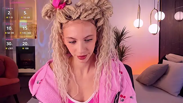 Snapshot of mia_silkk chatting on 10/13/25, 07:54 mia silkk online show from 10/13/25, 07:54