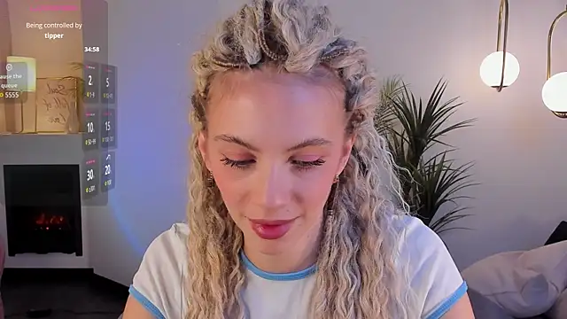 Snapshot of mia_silkk chatting on 10/21/25, 06:13 mia silkk online show from 10/21/25, 06:13