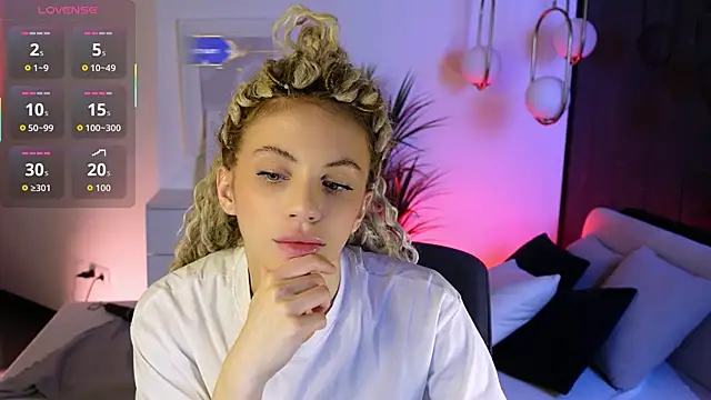 Snapshot of mia_silkk chatting on 11/07/25, 06:18 mia silkk online show from 11/07/25, 06:18